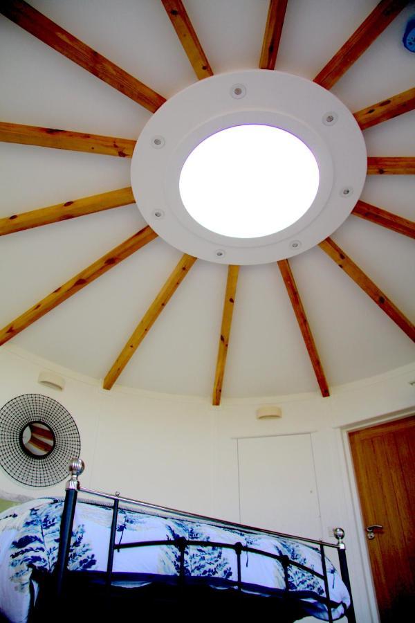 Skye Cabins Skeabost Екстер'єр фото