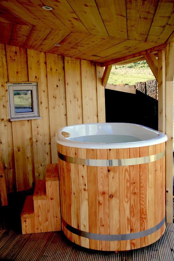 Skye Cabins Skeabost Екстер'єр фото