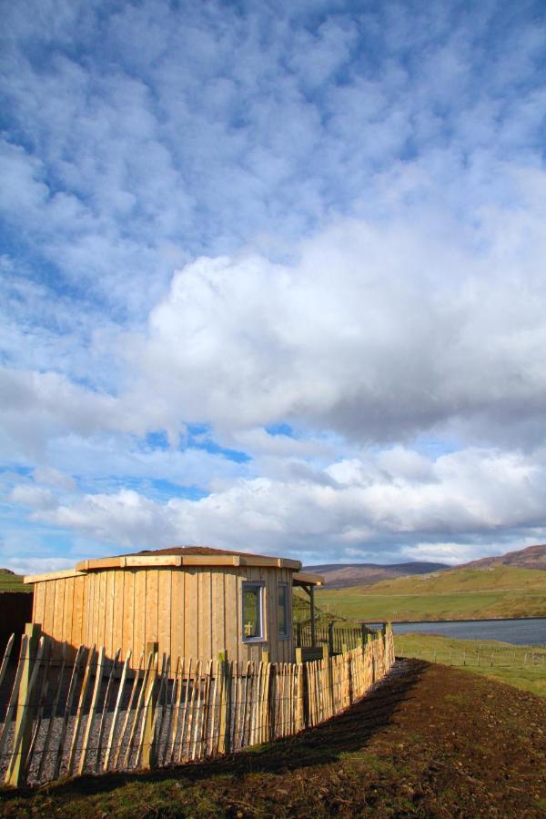 Skye Cabins Skeabost Екстер'єр фото