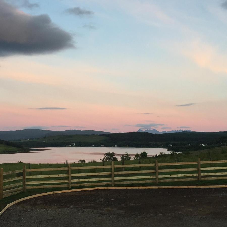 Skye Cabins Skeabost Екстер'єр фото